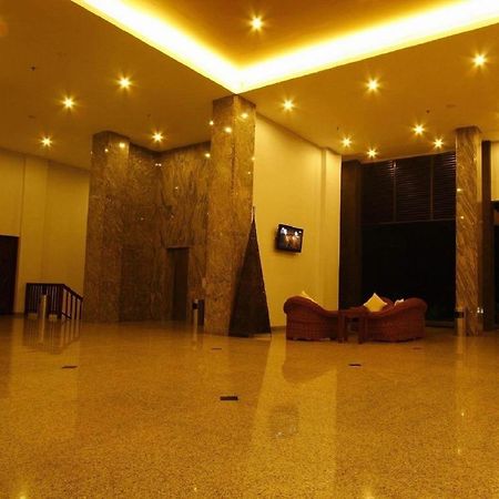 Laprima Hotel Labuan Bajo Exterior photo