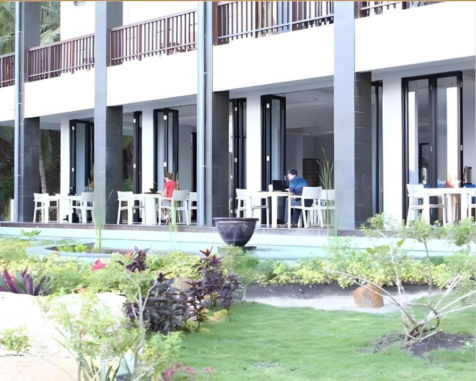 Laprima Hotel Labuan Bajo Exterior photo