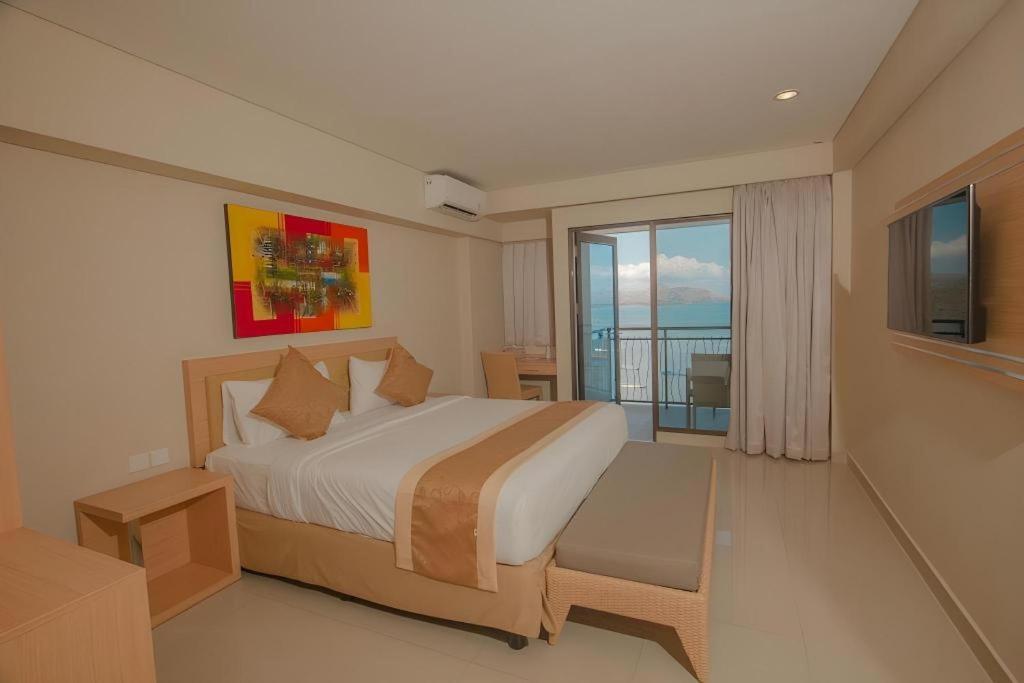 Laprima Hotel Labuan Bajo Exterior photo