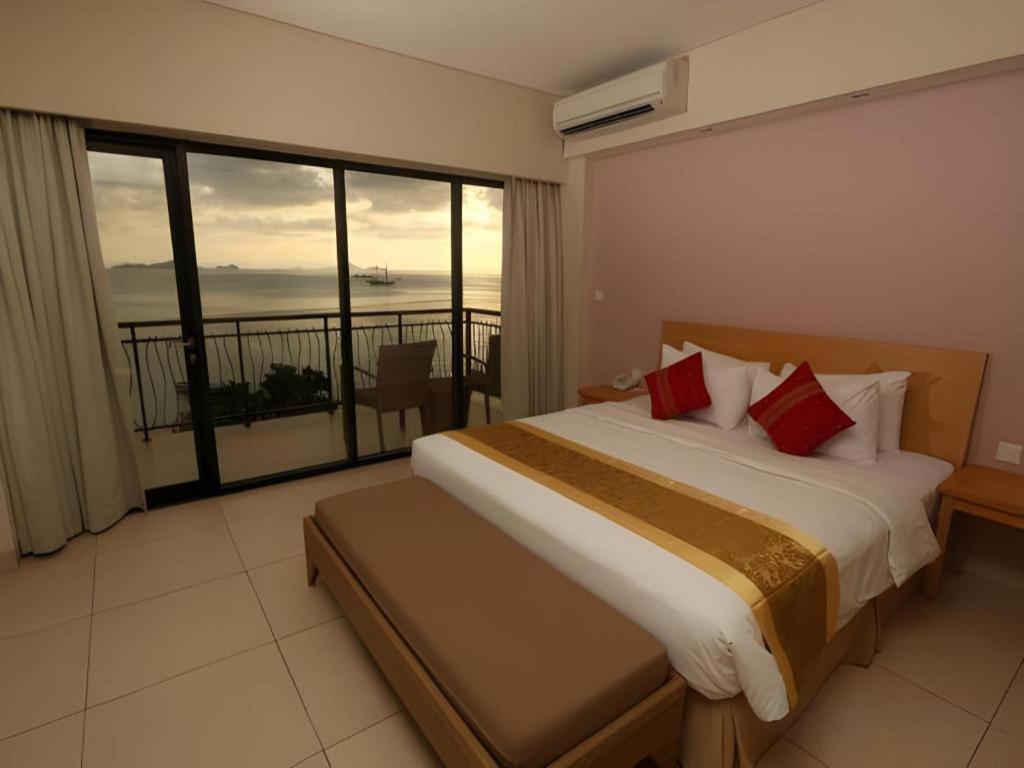 Laprima Hotel Labuan Bajo Exterior photo