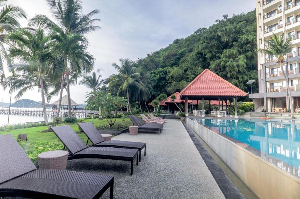 Laprima Hotel Labuan Bajo Exterior photo