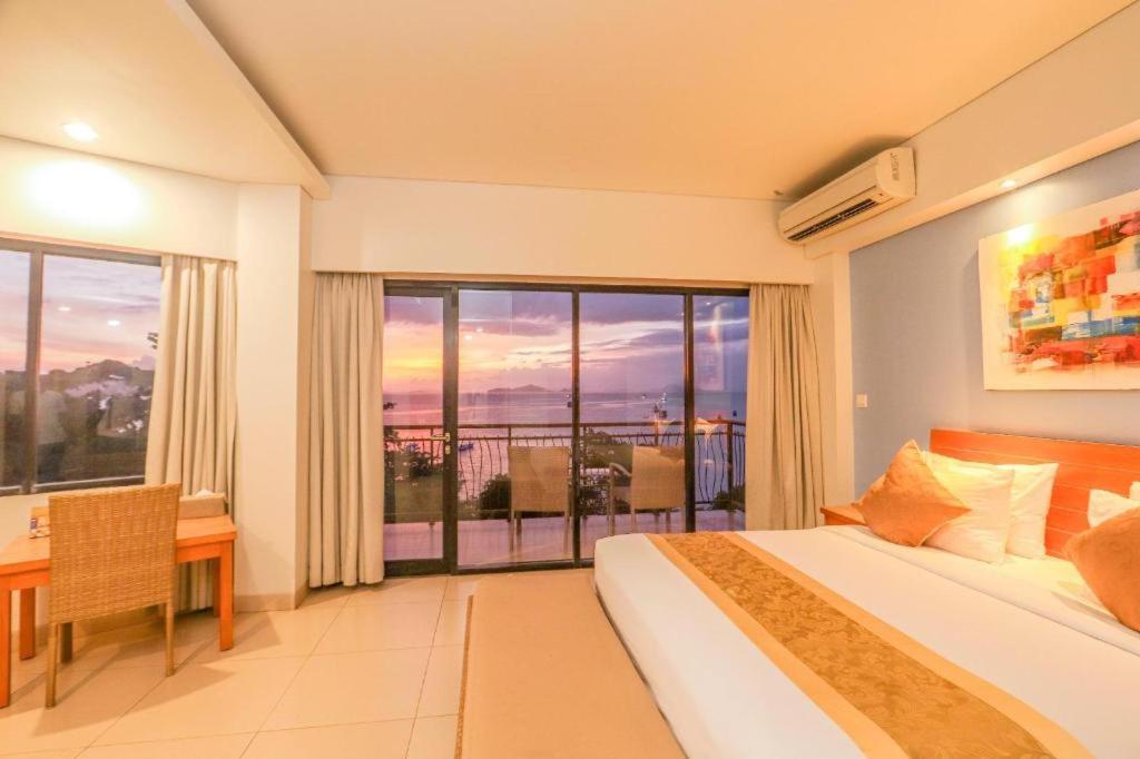 Laprima Hotel Labuan Bajo Exterior photo