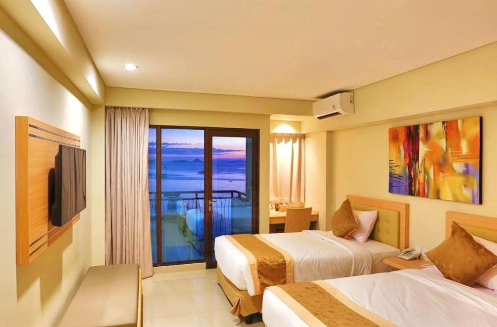 Laprima Hotel Labuan Bajo Exterior photo