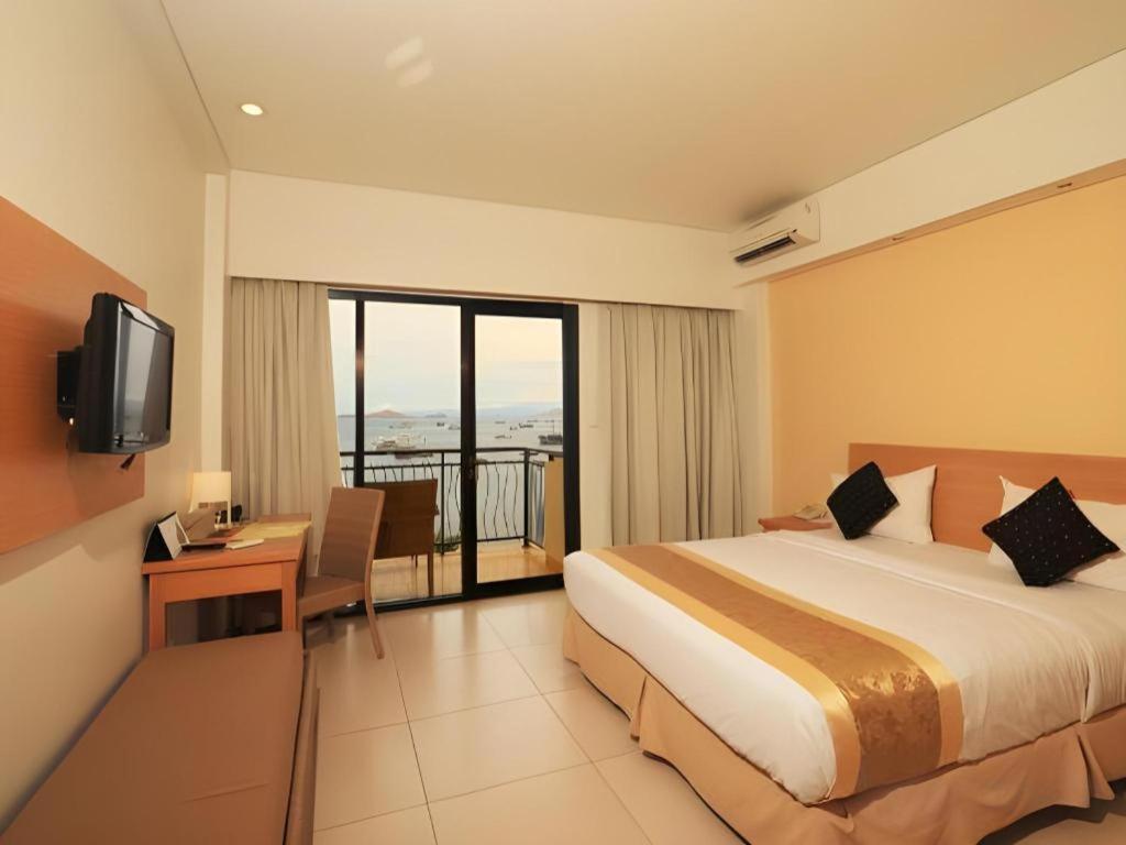 Laprima Hotel Labuan Bajo Exterior photo