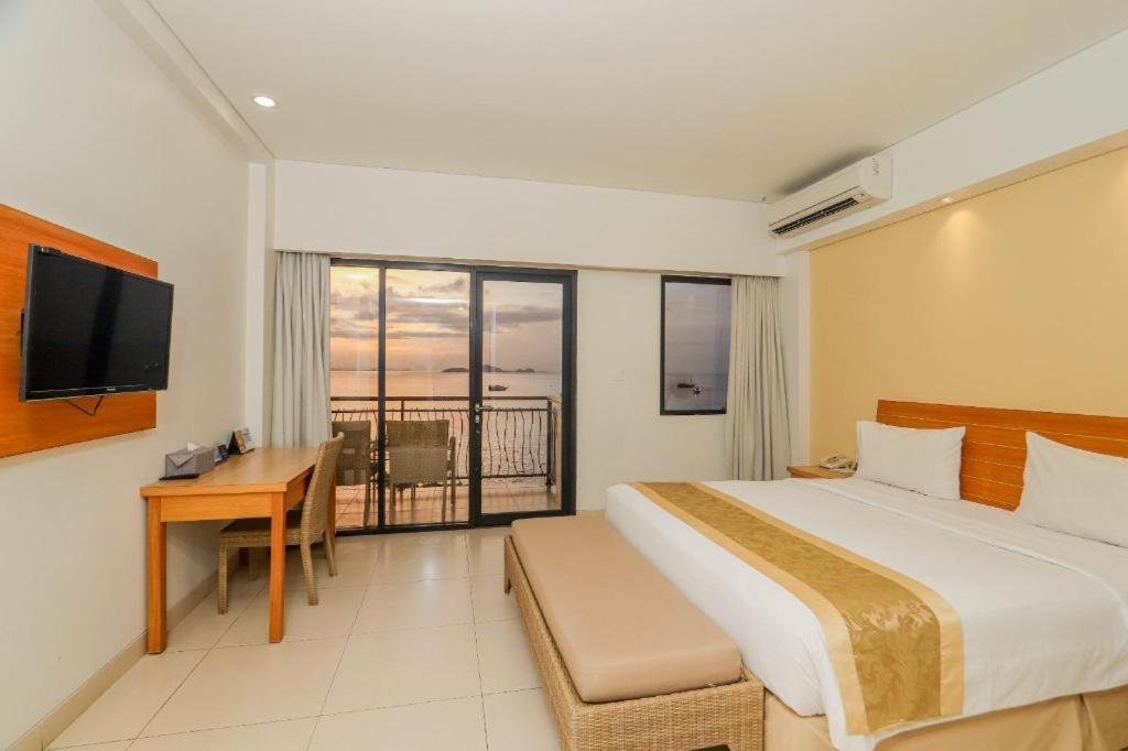 Laprima Hotel Labuan Bajo Exterior photo