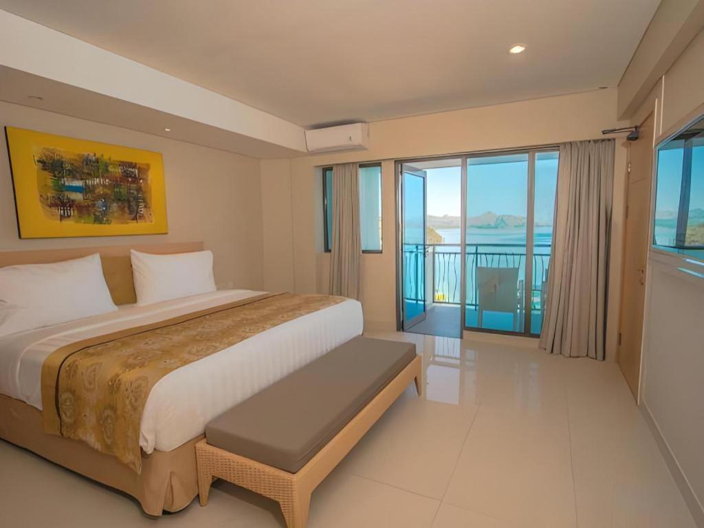 Laprima Hotel Labuan Bajo Exterior photo