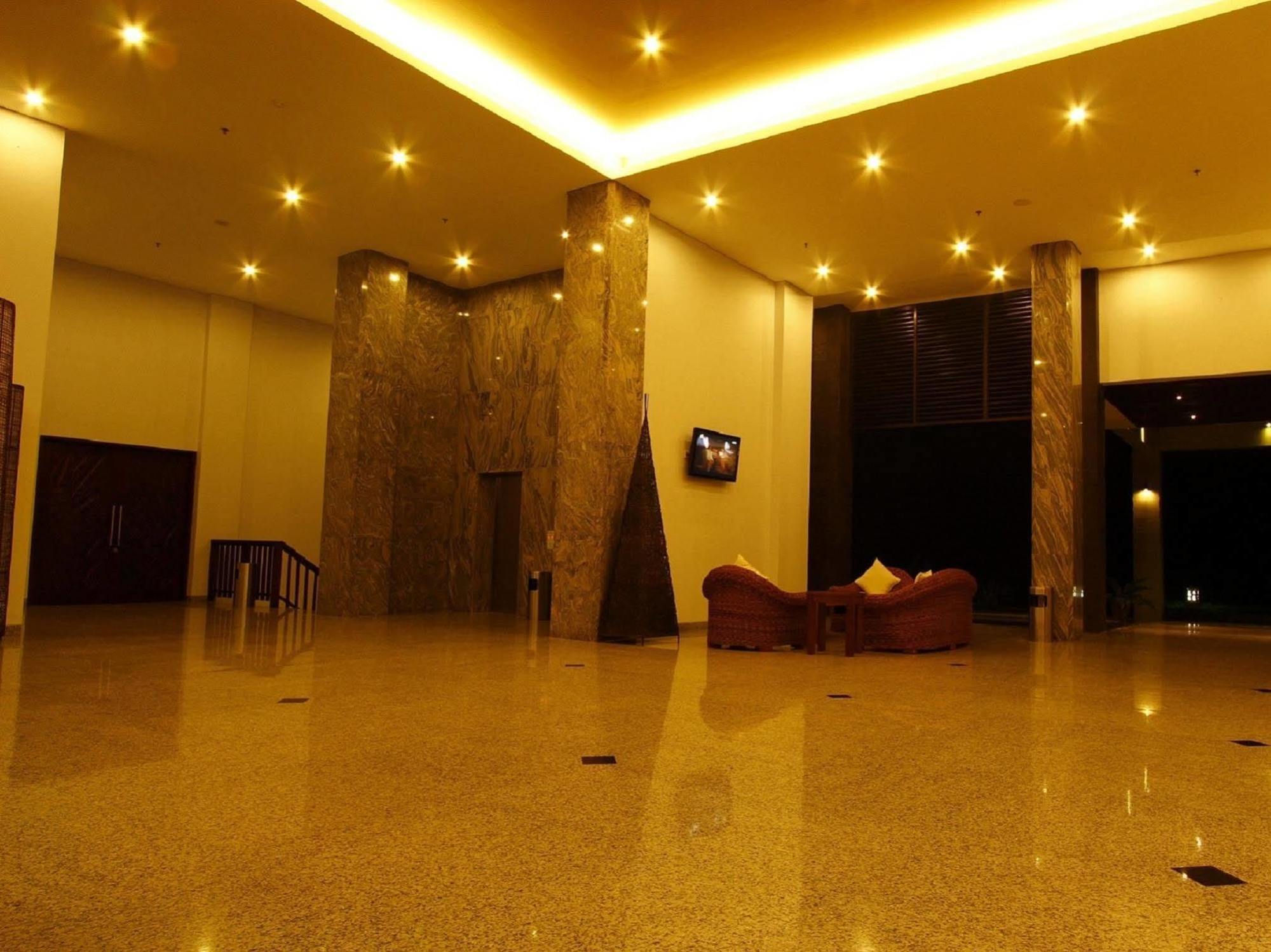 Laprima Hotel Labuan Bajo Exterior photo